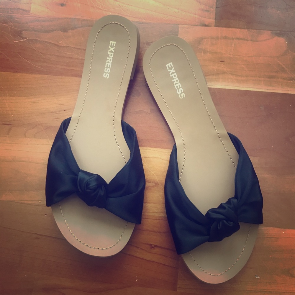 🌸New Express Black Satin Sandals🌸